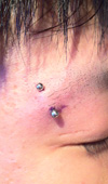 アイブロー　ボディピアス